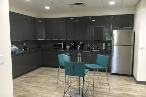 Propiedad comercial en alquiler en Tampa, Florida, 475.01 m2 № 1647883 - foto 6