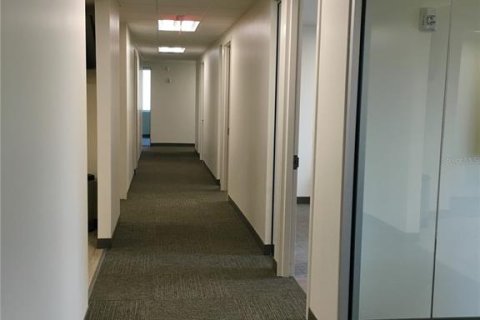 Propiedad comercial en alquiler en Tampa, Florida, 475.01 m2 № 1647883 - foto 7