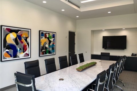 Propiedad comercial en alquiler en Tampa, Florida, 475.01 m2 № 1647883 - foto 11