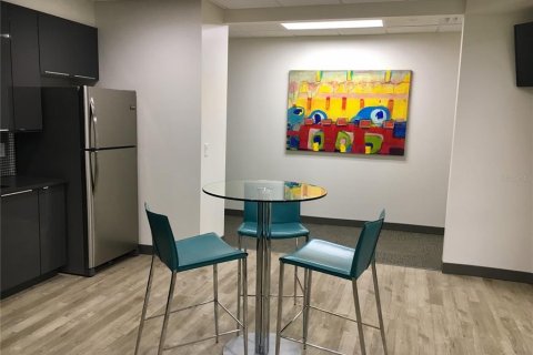 Propiedad comercial en alquiler en Tampa, Florida, 475.01 m2 № 1647883 - foto 13