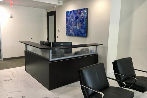 Propiedad comercial en alquiler en Tampa, Florida, 475.01 m2 № 1647883 - foto 5