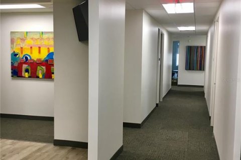 Propiedad comercial en alquiler en Tampa, Florida, 475.01 m2 № 1647883 - foto 8