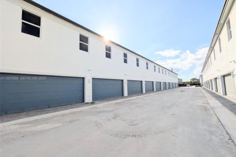 Снять в аренду таунхаус в Хомстед, Флорида 3 спальни, № 1988243 - фото 8