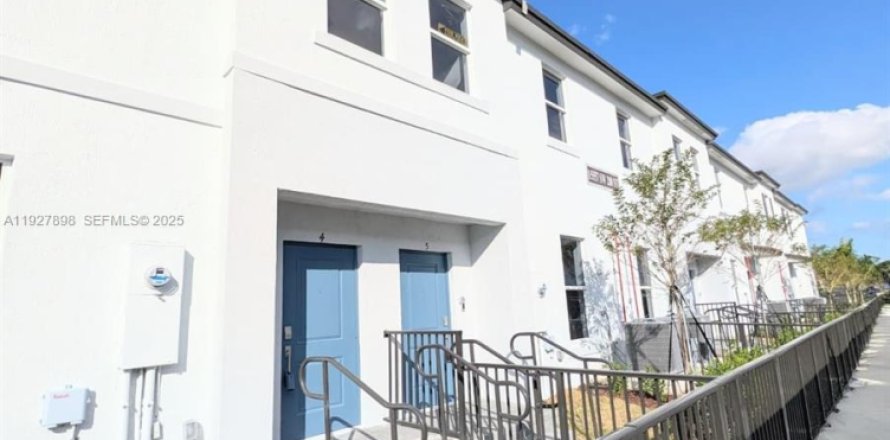 Таунхаус в Хомстед, Флорида 3 спальни № 1988243