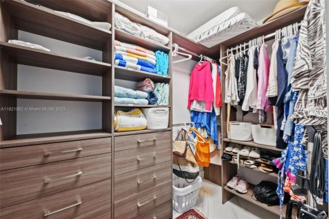 Copropriété à louer à Miami, Floride: 1 chambre, 84.17 m2 № 1975723 - photo 12