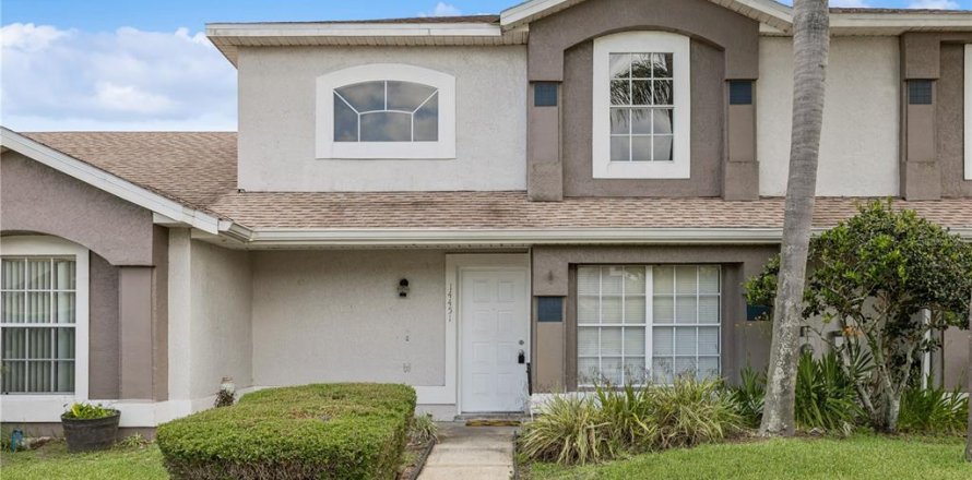 Townhouse in Orlando, Florida 3 bedrooms, 118.82 sq.m. № 2209573