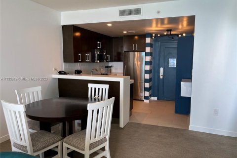 Condominio en venta en Sunny Isles Beach, Florida, 2 dormitorios, 111.58 m2 № 1702692 - foto 5