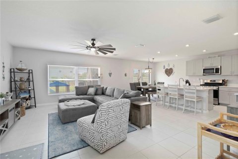 House in Palmetto, Florida 4 bedrooms, 215.53 sq.m. № 1801504 - photo 9
