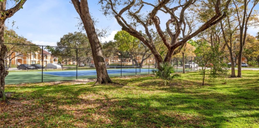 Condo in Oakland Park, Florida, 2 bedrooms № 987397