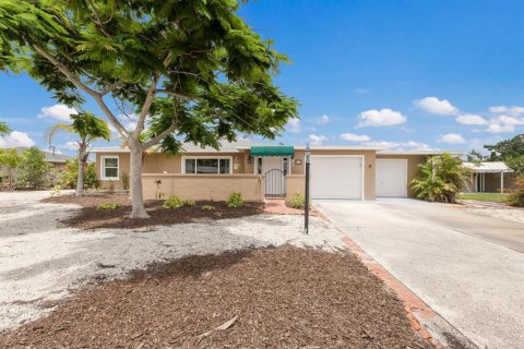 Villa ou maison à vendre à Bradenton, Floride: 3 chambres, 161.84 m2 № 1776619 - photo 1