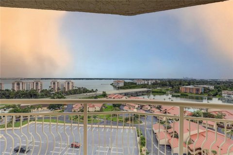 Condominio en venta en Saint Petersburg, Florida, 1 dormitorio, 69.21 m2 № 1902713 - foto 5