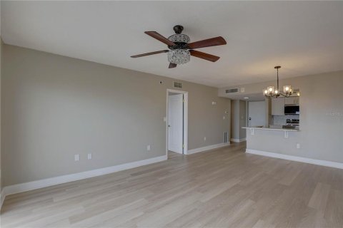 Condominio en venta en Saint Petersburg, Florida, 1 dormitorio, 69.21 m2 № 1902713 - foto 10