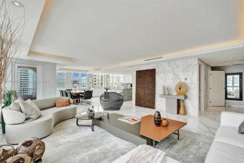 Condo in Miami Beach, Florida, 2 bedrooms  № 1740075 - photo 9