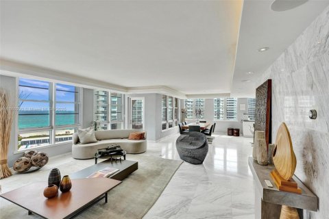 Condo in Miami Beach, Florida, 2 bedrooms  № 1740075 - photo 7