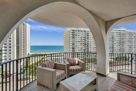 Condo in Miami Beach, Florida, 2 bedrooms  № 1740075 - photo 27