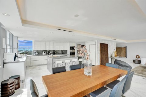 Condo in Miami Beach, Florida, 2 bedrooms  № 1740075 - photo 11