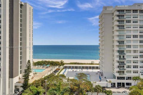 Condo in Miami Beach, Florida, 2 bedrooms  № 1740075 - photo 29