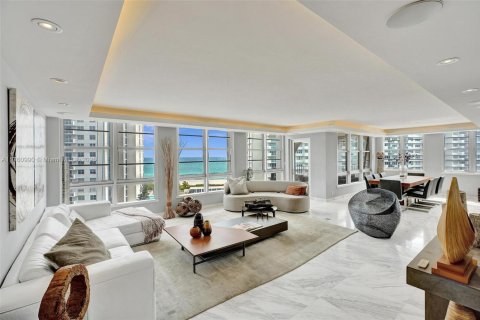 Condo in Miami Beach, Florida, 2 bedrooms  № 1740075 - photo 1