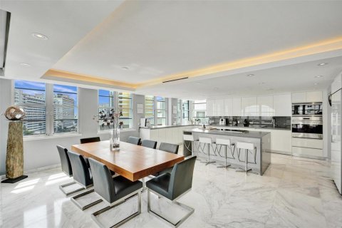 Condo in Miami Beach, Florida, 2 bedrooms  № 1740075 - photo 3