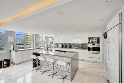 Condo in Miami Beach, Florida, 2 bedrooms  № 1740075 - photo 20