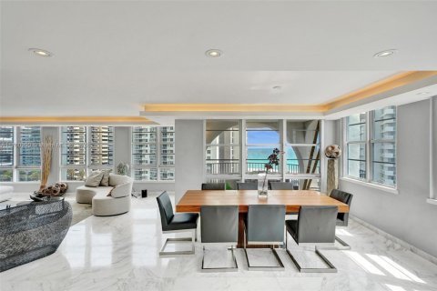 Condo in Miami Beach, Florida, 2 bedrooms  № 1740075 - photo 18