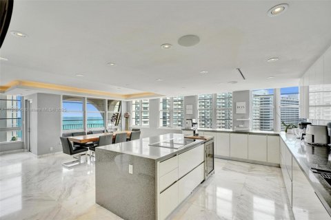 Condo in Miami Beach, Florida, 2 bedrooms  № 1740075 - photo 16