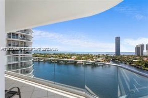 Condominio en venta en Aventura, Florida, 2 dormitorios, 169.55 m2 № 1994697 - foto 18