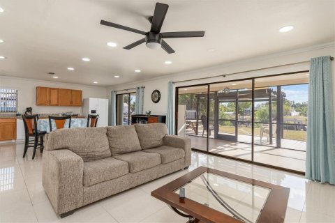 House in Port Charlotte, Florida 3 bedrooms, 148.36 sq.m. № 1615032 - photo 3