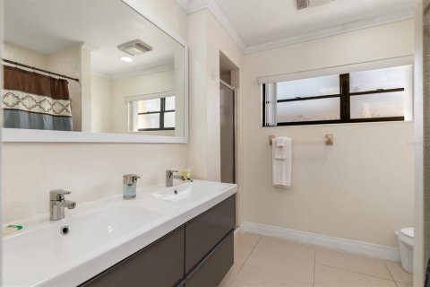 House in Port Charlotte, Florida 3 bedrooms, 148.36 sq.m. № 1615032 - photo 19