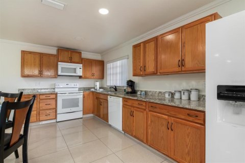 House in Port Charlotte, Florida 3 bedrooms, 148.36 sq.m. № 1615032 - photo 8