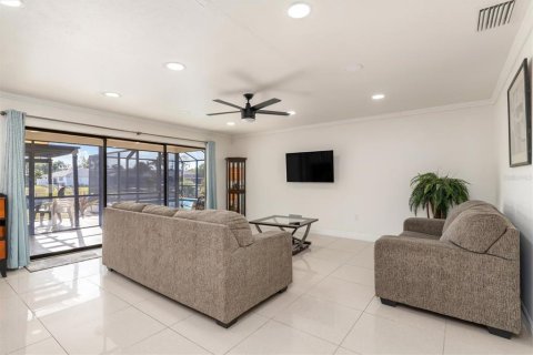 House in Port Charlotte, Florida 3 bedrooms, 148.36 sq.m. № 1615032 - photo 4