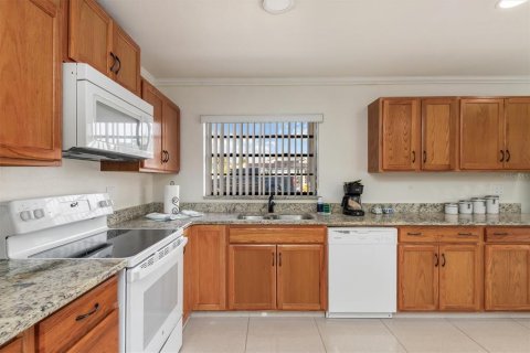 House in Port Charlotte, Florida 3 bedrooms, 148.36 sq.m. № 1615032 - photo 10