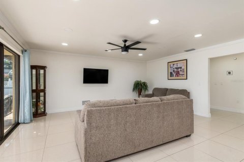 House in Port Charlotte, Florida 3 bedrooms, 148.36 sq.m. № 1615032 - photo 5