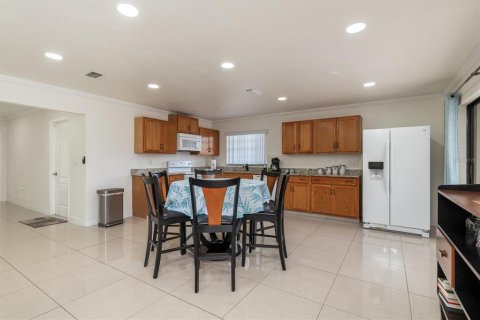 House in Port Charlotte, Florida 3 bedrooms, 148.36 sq.m. № 1615032 - photo 7