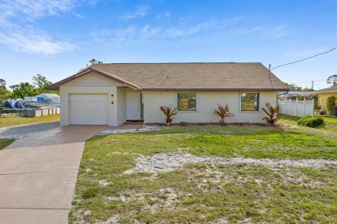 House in Port Charlotte, Florida 3 bedrooms, 148.36 sq.m. № 1615032 - photo 1