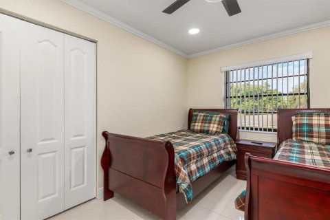 House in Port Charlotte, Florida 3 bedrooms, 148.36 sq.m. № 1615032 - photo 21