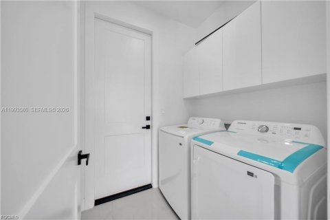 Casa en venta en Lehigh Acres, Florida, 3 dormitorios, 164.99 m2 № 2056315 - foto 28