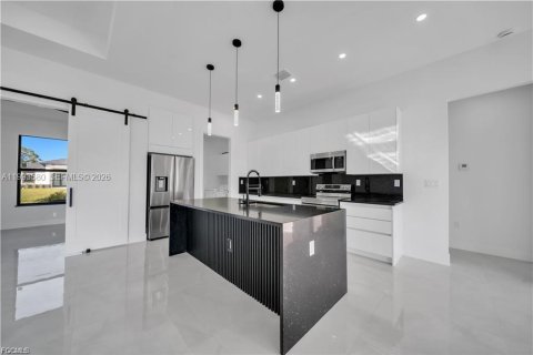 Casa en venta en Lehigh Acres, Florida, 3 dormitorios, 164.99 m2 № 2056315 - foto 4