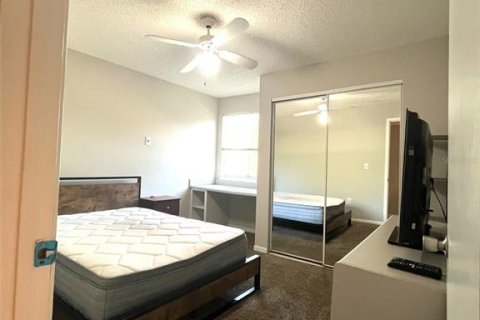 Condo in Gainesville, Florida, 4 bedrooms  № 1900505 - photo 10