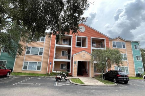 Condo in Gainesville, Florida, 4 bedrooms  № 1900505 - photo 1