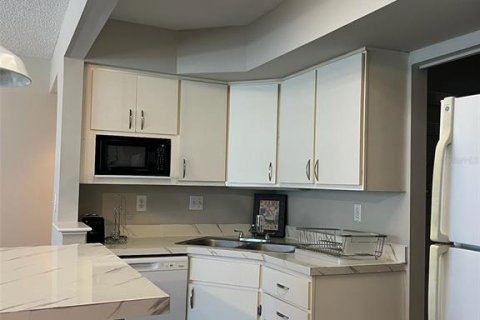 Condo in Gainesville, Florida, 4 bedrooms  № 1900505 - photo 8