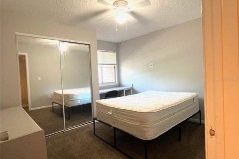 Condo in Gainesville, Florida, 4 bedrooms  № 1900505 - photo 17