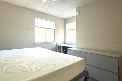 Condo in Gainesville, Florida, 4 bedrooms  № 1900505 - photo 13