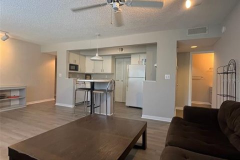 Condo in Gainesville, Florida, 4 bedrooms  № 1900505 - photo 3