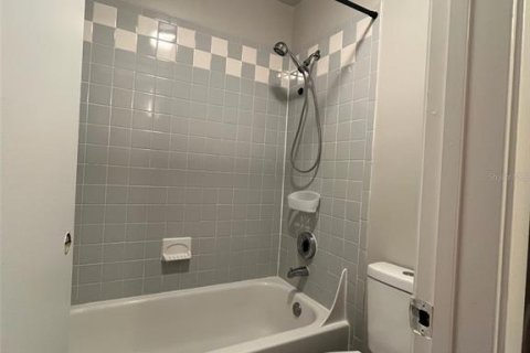 Condo in Gainesville, Florida, 4 bedrooms  № 1900505 - photo 12