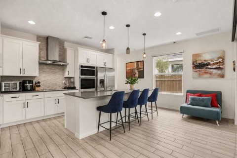 House in Orlando, Florida 3 bedrooms, 167.78 sq.m. № 2231873 - photo 5