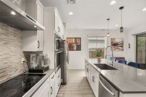 House in Orlando, Florida 3 bedrooms, 167.78 sq.m. № 2231873 - photo 8