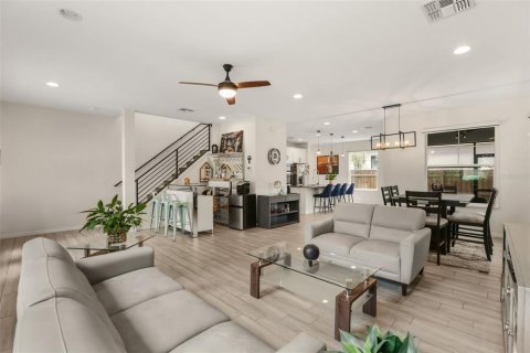 House in Orlando, Florida 3 bedrooms, 167.78 sq.m. № 2231873 - photo 3