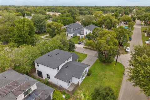 House in Orlando, Florida 3 bedrooms, 167.78 sq.m. № 2231873 - photo 30