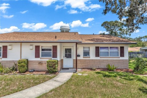 Condo in DeLand, Florida, 2 bedrooms  № 1850271 - photo 1